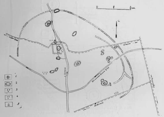 Schematic plan of Burana ancient settlement: 1 - section of fortress walls; 2 - remains of buildings; 3 - medieval Muslim cemetery; 4 - medieval Christian cemeteries; 5 - minaret.