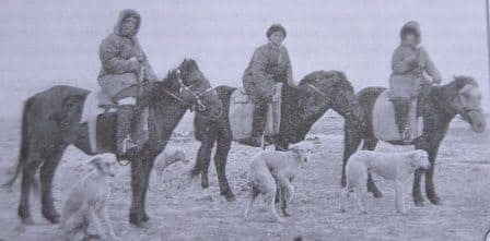 Киргизские охотники с собаками. Фотография начала XX века.