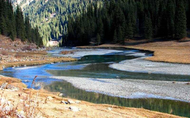 Бассейн Каракола приурочен к зоне разломов северного борта Иссык-Кульской впадины.