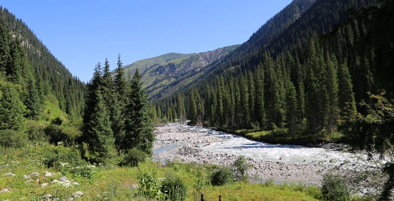 На реке Каракол расположены город Каракол (бывший город Пржевальск), село Челпек, Бёрю-Баш, Бурма-Су и другие. 