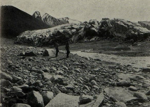 Истоки реки Нарын. Ледник Петрова. Фотография В.В. Сапожникова. 1914 год.