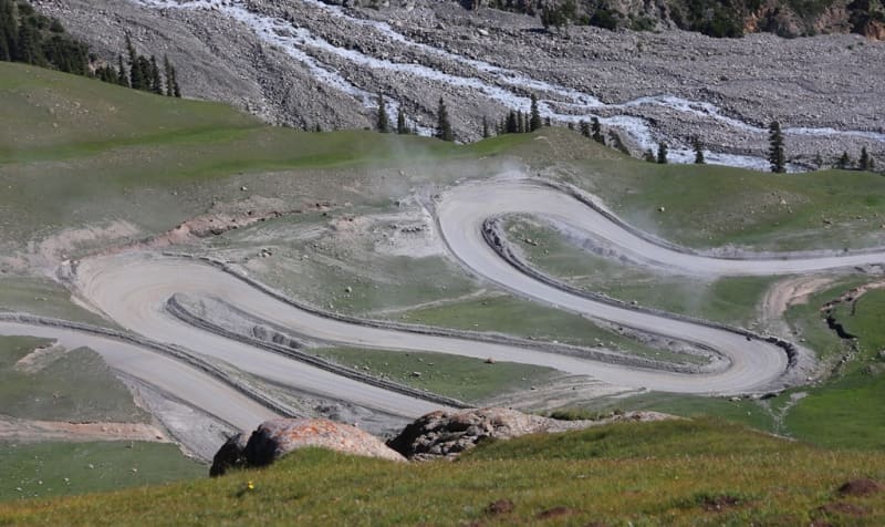 Serpentine roads leading to the Sary-Moinok Pass.