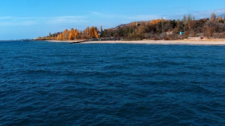 Lake Issyk-Kul occupies a tectonic depression with a maximum depth of 702 meters, located near the village of Kadji-Sai on the southern shore of Issyk-Kul. The average depth is 278 meters.