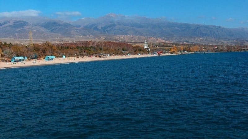 The area of the Lake Issyk-Kul basin is 22,080 square kilometers, of which the lake itself accounts for 6,236 square kilometers.