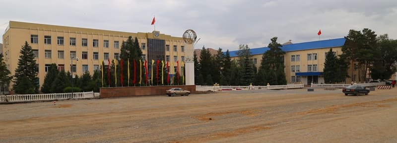 Главная городская площадь в городе Нарын. Административный центр Нарынской области.