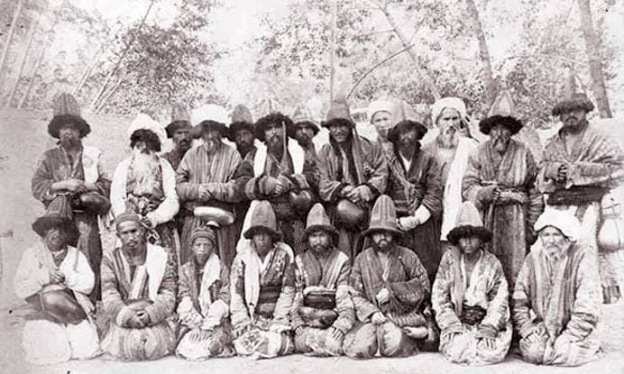 A community of dervishes-kalandars. Turkestan region (Samarkand?). Photo from the late XIXth-early XXth century. Photographer unknown.