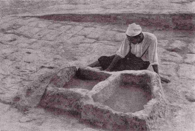 Kuzeli gyr. 1953 year. The two-chambered hearth is being excavated by graduate student Juma Durdyev (since 1955 - head of the archeology sector of the Institute of History).