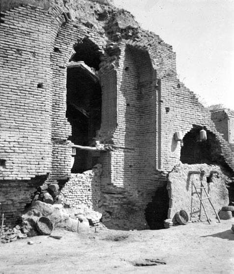 Развалины мавзолея Ак-Сарай в Самарканде. Фотографии Бориса Николаевича Засыпкина, известного советского архитектора и реставратора, занимавшегося изучением и консервацией памятников Средней Азии. Снимки сделаны в 1924-1925 годах во время проведения исследовательских и восстановительных работ в Самарканде.