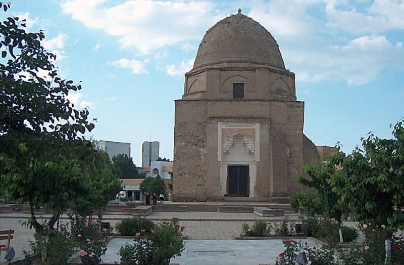 Dome of the Rukhabad Mausoleum.
