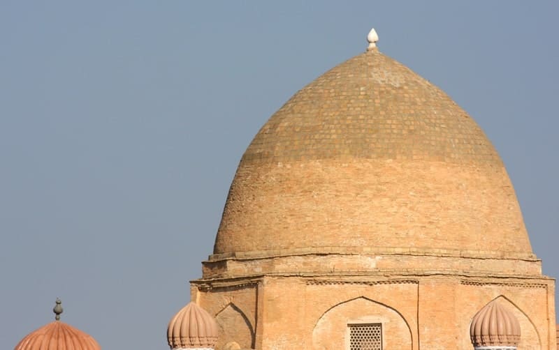 The Rukhabad complex included a large courtyard surrounded by a covered arcade and a summer mosque.