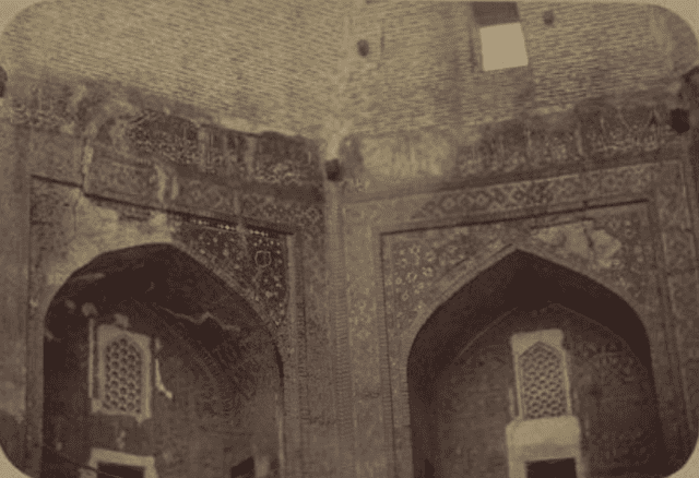 Tillya-Kari Madrasah. Inner courtyard (western side). Prayer niche (mihrab) inside the main mosque.