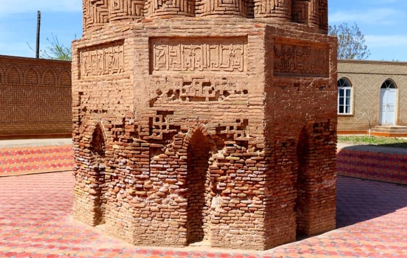 The Jarkurgan Minaret is unique for its openwork, unusual, corrugated masonry walls, resembling waves.