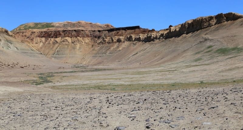 Восточный чинк Устюрта протянулся на 594 километров с юга на восток и далее на север.