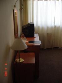 Furniture in the single room.