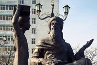 Памятник Ахмеду Яссави.