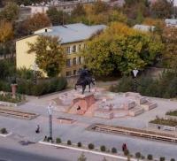 Памятник И.Сомони.