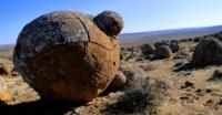 Valley of stone spherical nodules - Torysh.