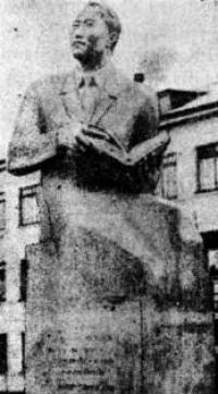 Памятник Сакену Сайфуллину.
