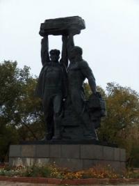 Памятник “Шахтёрская Слава” в Караганде.