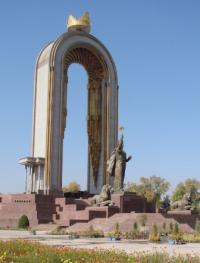 Monument Somoni. Earlier here there was a monument to Lenin.