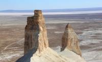 Walk on Ulken Keme mountain.