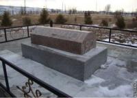 Могила Кусейина Карасаева. Фотография с сайта: http://www.kettik.kz/?p=21446 Артема Садовского.