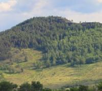 Парк «Кокшетау» расположен в 60 километрах к юго-западу от города Кокшетау в пределах Зерендинского района Акмолинской области и Айыртауского – Северо-Казахстанской.