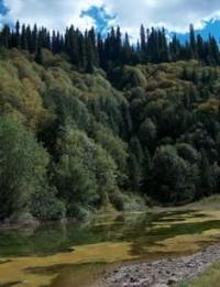 During periods of intense rainfall and flooding, the Lower Lake fills and nearly merges with the Upper Lake.