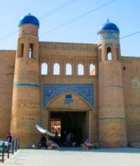Palvan-darvaza gate.