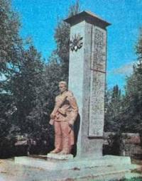Памятник погибшим в Великой Отечественной войне в поселке Шалба, Джеты-Огузского района, Иссык-Кульской области.
