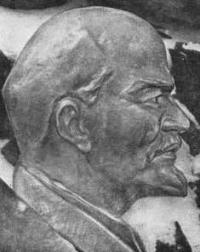 Барельеф В. И. Ленина установленный на вершине пика Ленина.