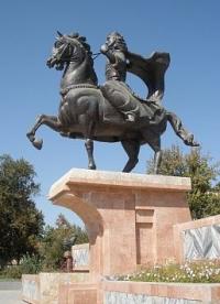 Памятник И.Сомони.