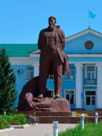 Памятника академику, физику-ядерщику Игорю Васильевичу Курчатову в городе Курчатов.