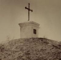 Памятник над убитыми русскими при осаде Ак-Мечети.