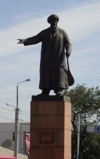 Памятник Жамбылу Жабаеву в Таразе.