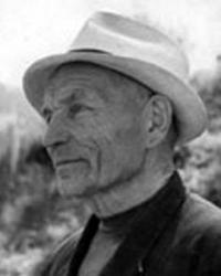 Зимин Виктор Матвеевич (16.01.1890 - 25.10.1989) – Алма-Ата. Мастер Спорта по альпинизму и по туризму (1948 год), обладатель первого значка ГТО.