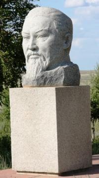 Памятник Абаю на его родине в урочище Жидебай. Восточно-Казахстанская область, Абайский район, недалеко от поселка Караул.