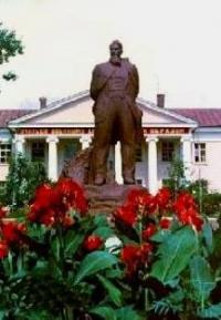 Памятник советскому атомщику Игорю Курчатову.