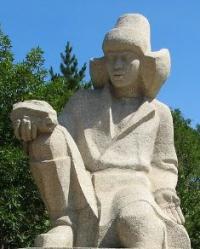 Памятник Аппаку Байжанову в Караганде.