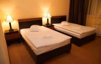 Twin room.