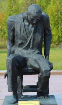 “Despair and powerlessness.” The composition personifies hopelessness, the loss of paths to liberation, and therefore doom to powerlessness. Author Zh. Moldabaev.