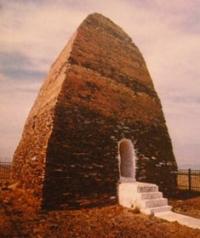 Photo of the mausoleum of Bayan-Sulu and Kozy-Korpesh from the encyclopedia "History of Kazakhstan".