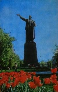 Памятник В.И.Ленину. Фотография 1986 год.