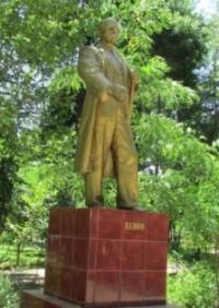 Памятник Ленину.