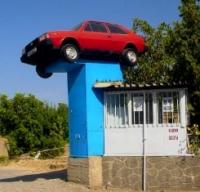 В поселке Сайрам.