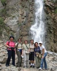 A group of tourists at the Medvezhiy waterfall in the Turgen gorge. Photo by Alexander Ezhov.
