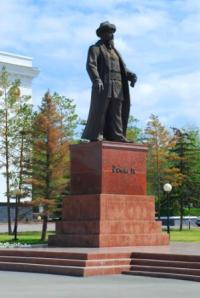 Памятник Айтеке Би.