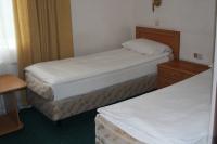 Twin room.