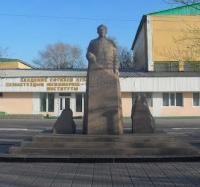 Памятник Канышу Сатпаеву и одноименного университета.