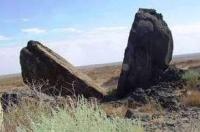 Расколовшаяся шаровидная конкреция.